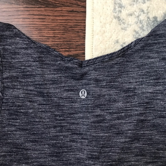 Lululemon Do the Twist Tank Yoga - Picture 6 of 9